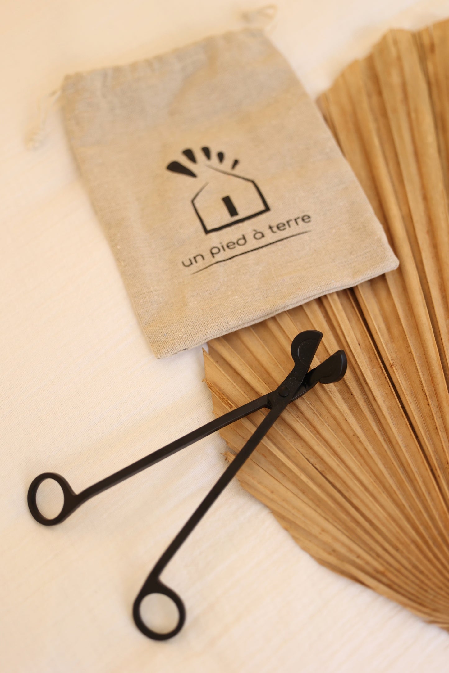 Coupe-mèche noir mat