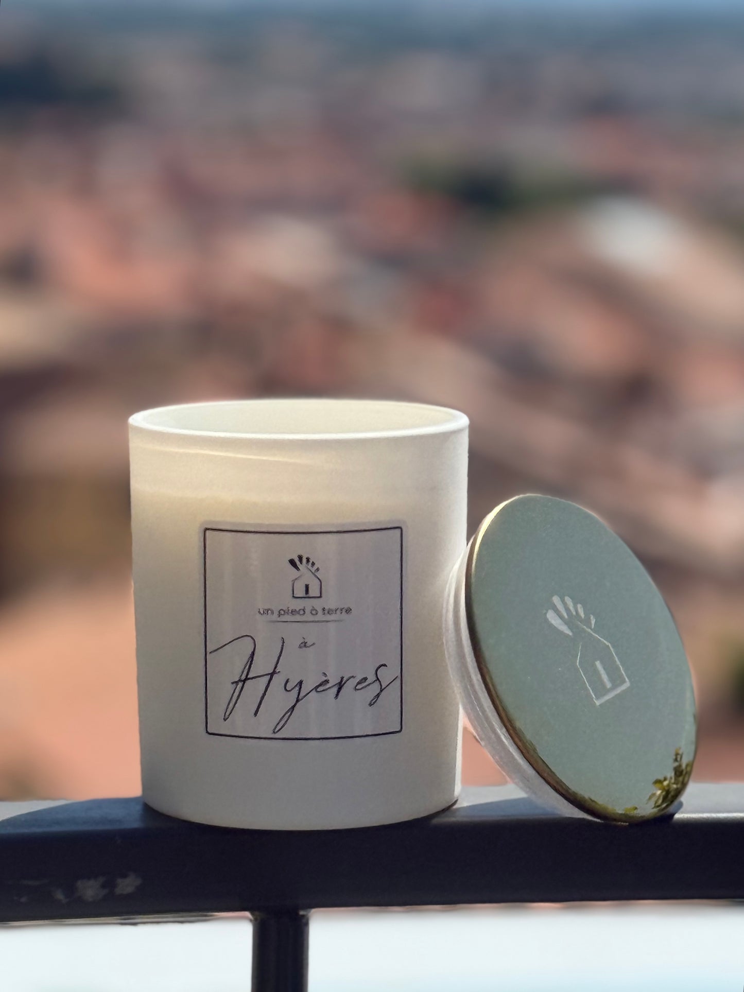 Bougie parfumée "Un Pied à Terre à Hyères"