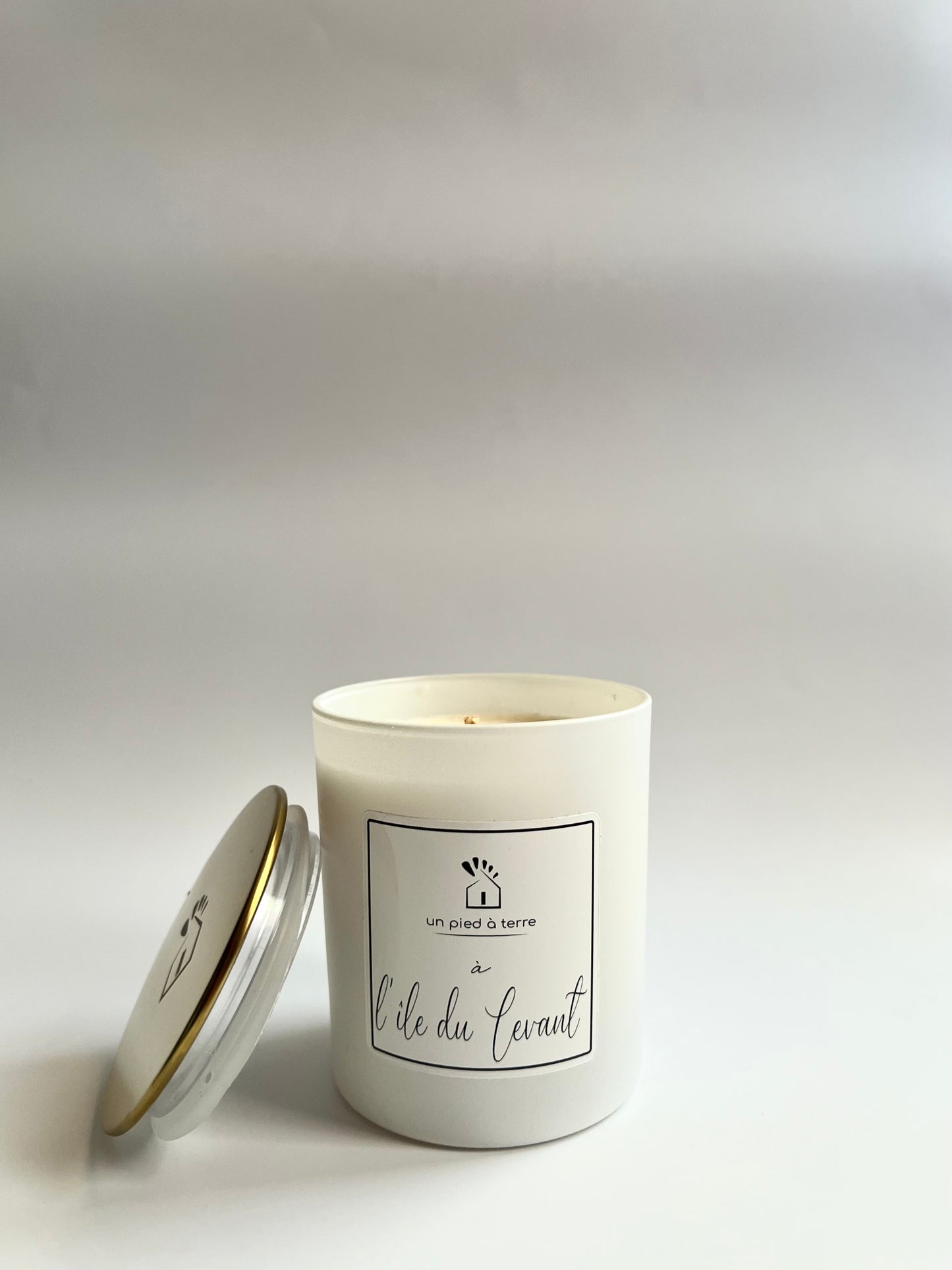 Bougie parfumée "Un Pied à Terre à l'Ile du Levant"