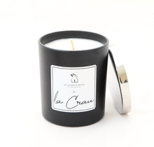 Charger l&#39;image dans la galerie, Bougie parfumée &quot;Un Pied à Terre à la Crau&quot;
